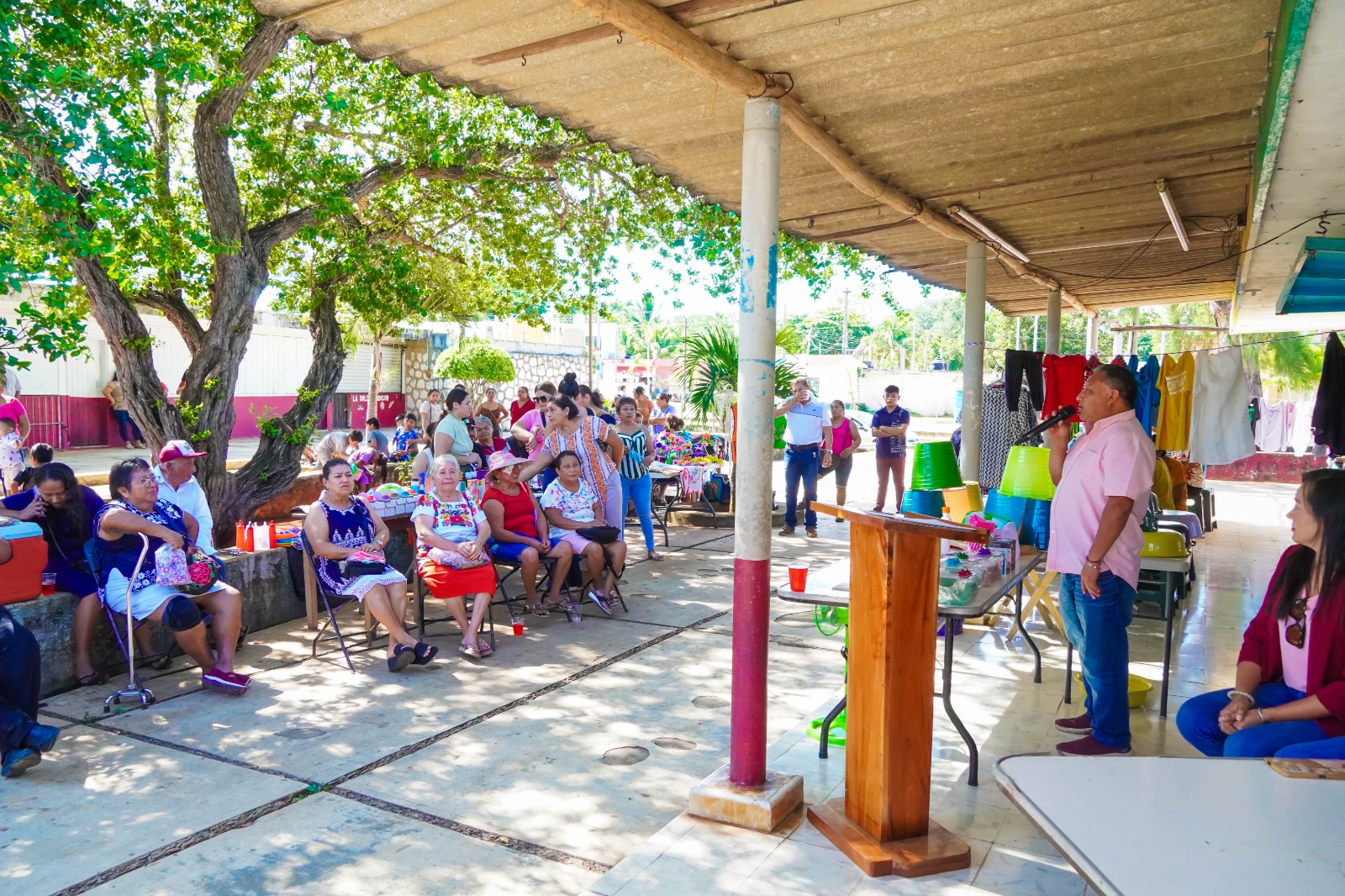 IMG-20251020-WA0035 ERIK BORGES YAM ENCABEZÓ EL 45 ANIVERSARIO DEL MERCADO EN LA VILLA DE DZIUCHÉ