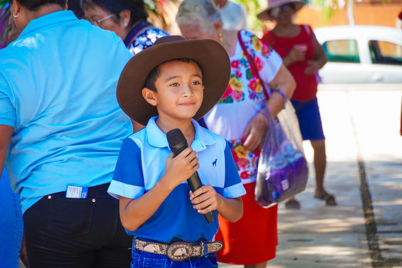 IMG-20251020-WA0038 ERIK BORGES YAM ENCABEZÓ EL 45 ANIVERSARIO DEL MERCADO EN LA VILLA DE DZIUCHÉ