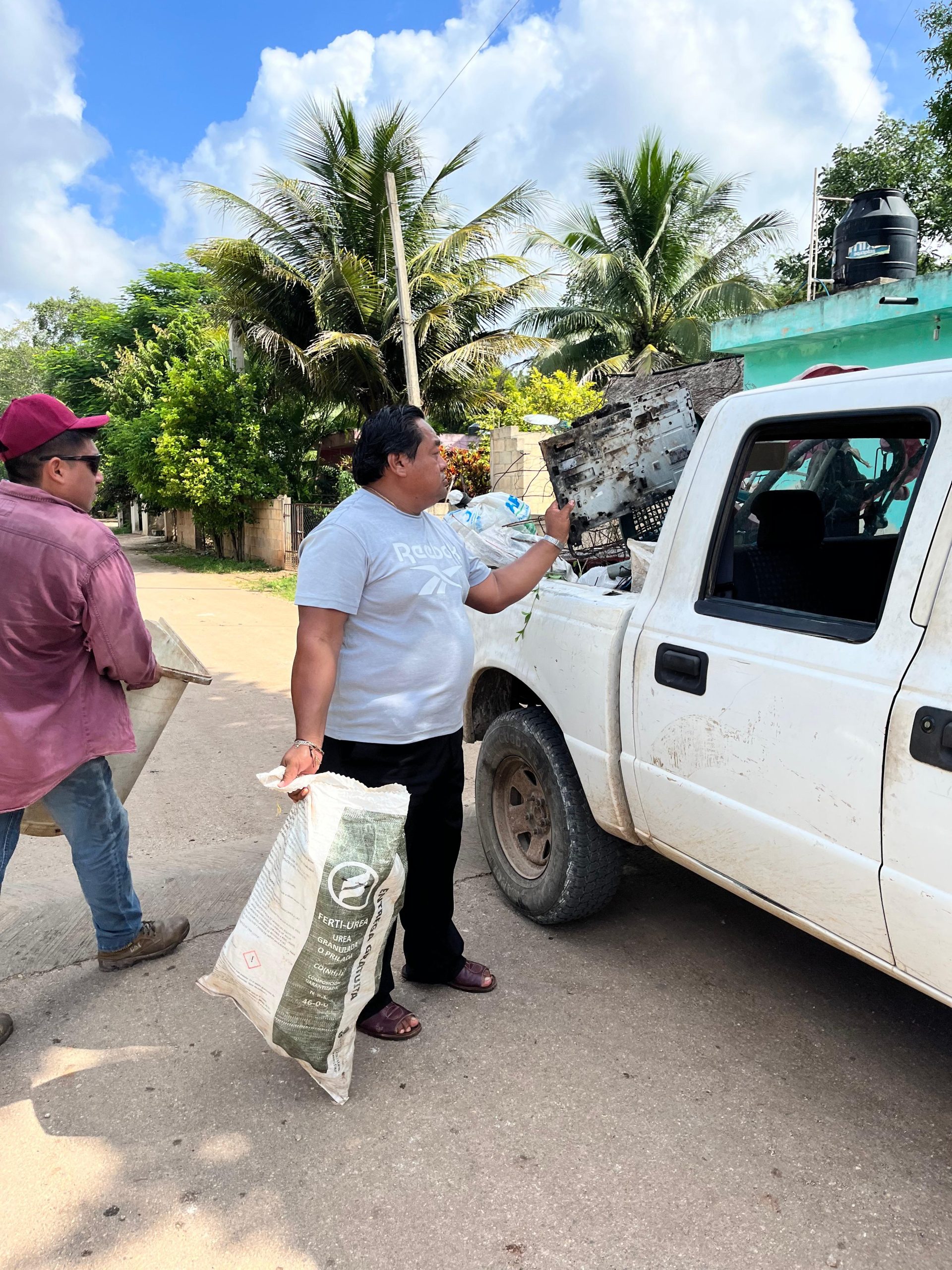 IMG-20251021-WA0010-1-scaled FUERON ELIMINADAS CASI 5 TONELADAS DE CACHARROS DURANTE LA EXITOSA PRIMERA JORNADA EN LA ALCALDÍA DE SABÁN