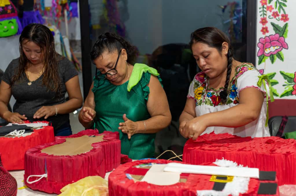 IMG-20251024-WA0026 “GRACIAS PRESIDENTE ERIK BORGES YAM POR CAMBIAR NUESTRAS VIDAS”: MUJERES MORELENSES SE CAPACITAN EN ELABORACIÓN DE PIÑATAS A TRAVÉS DEL PROGRAMA “CAPACÍTATE Y EMPLÉATE”