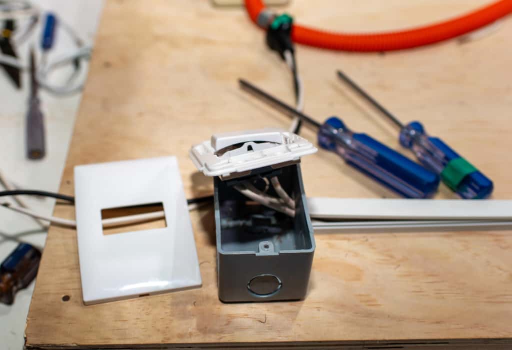 IMG-20251027-WA0035 JOSÉ MARÍA MORELOS HISTÓRICAMENTE AVANZA HACIA LA IGUALDAD DE GÉNERO Y OPORTUNIDADES PARA LAS MUJERES CON TALLERES DE ELECTRICIDAD BÁSICA