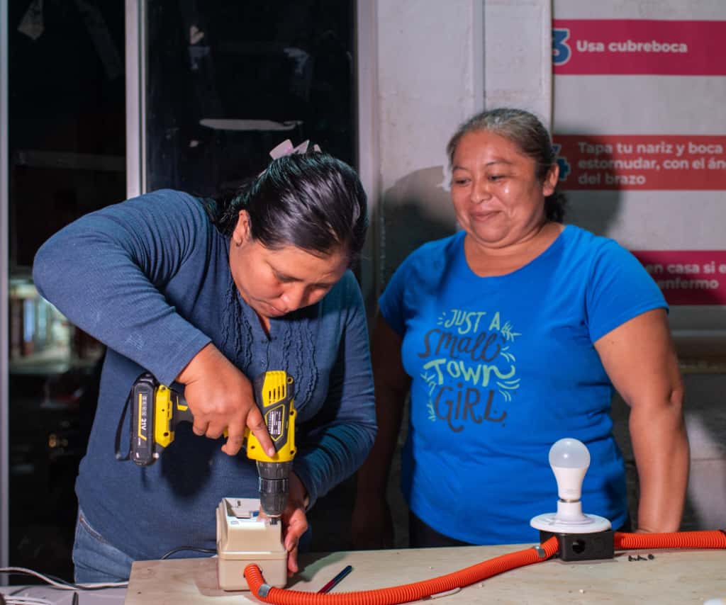 IMG-20251027-WA0037 JOSÉ MARÍA MORELOS HISTÓRICAMENTE AVANZA HACIA LA IGUALDAD DE GÉNERO Y OPORTUNIDADES PARA LAS MUJERES CON TALLERES DE ELECTRICIDAD BÁSICA
