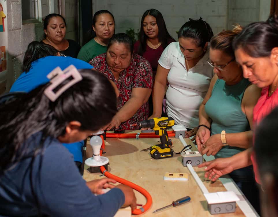 IMG-20251027-WA0038 JOSÉ MARÍA MORELOS HISTÓRICAMENTE AVANZA HACIA LA IGUALDAD DE GÉNERO Y OPORTUNIDADES PARA LAS MUJERES CON TALLERES DE ELECTRICIDAD BÁSICA