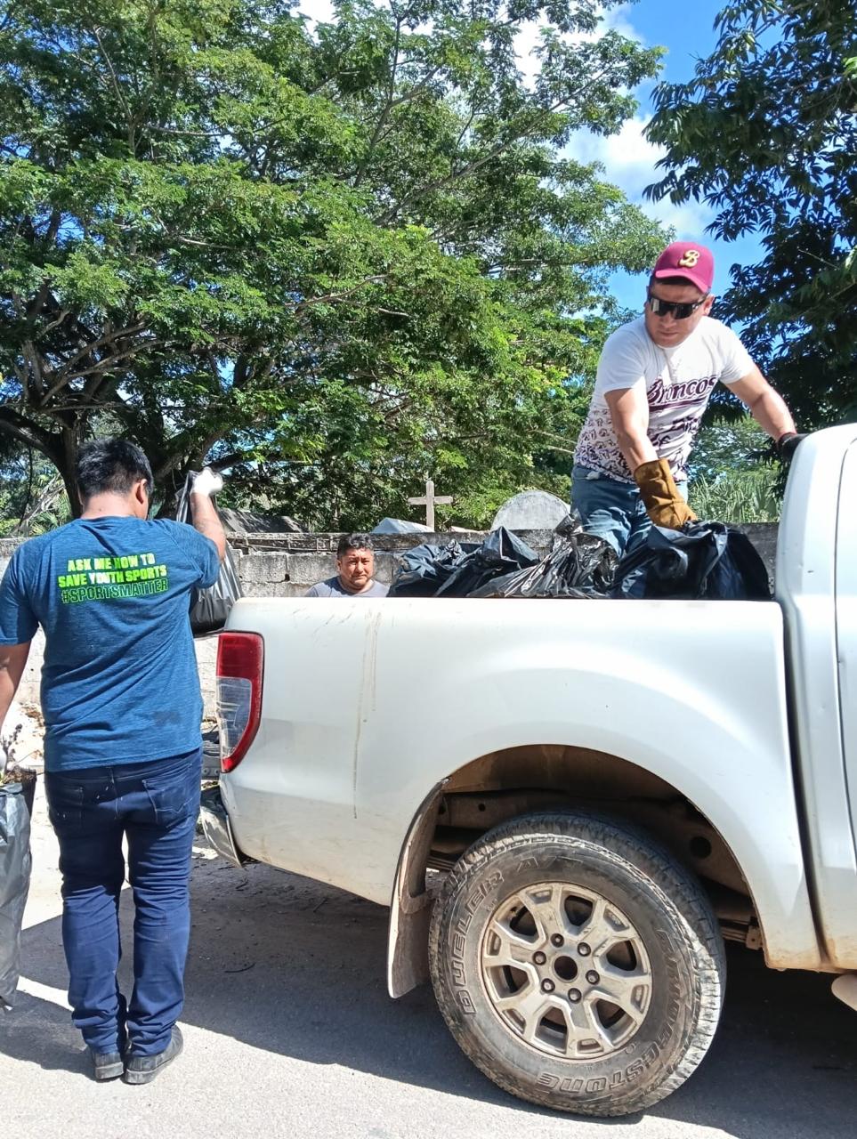 IMG-20251030-WA0121 EL PANTEÓN DE JOSÉ MARÍA MORELOS ESTÁ LISTO PARA RECIBIR A QUIÉNES VISITAN A SUS SERES QUERIDOS DURANTE EL DÍA DE MUERTOS