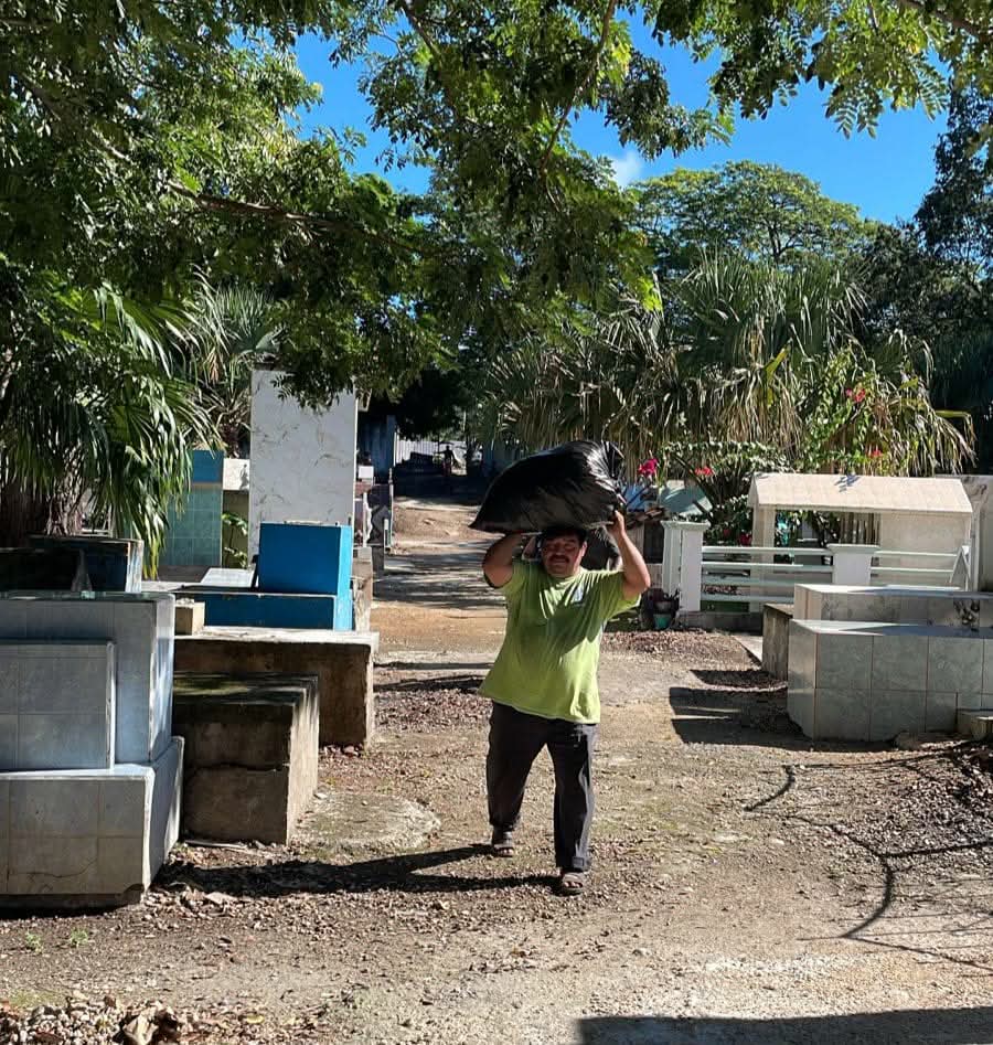 IMG-20251030-WA0124 EL PANTEÓN DE JOSÉ MARÍA MORELOS ESTÁ LISTO PARA RECIBIR A QUIÉNES VISITAN A SUS SERES QUERIDOS DURANTE EL DÍA DE MUERTOS