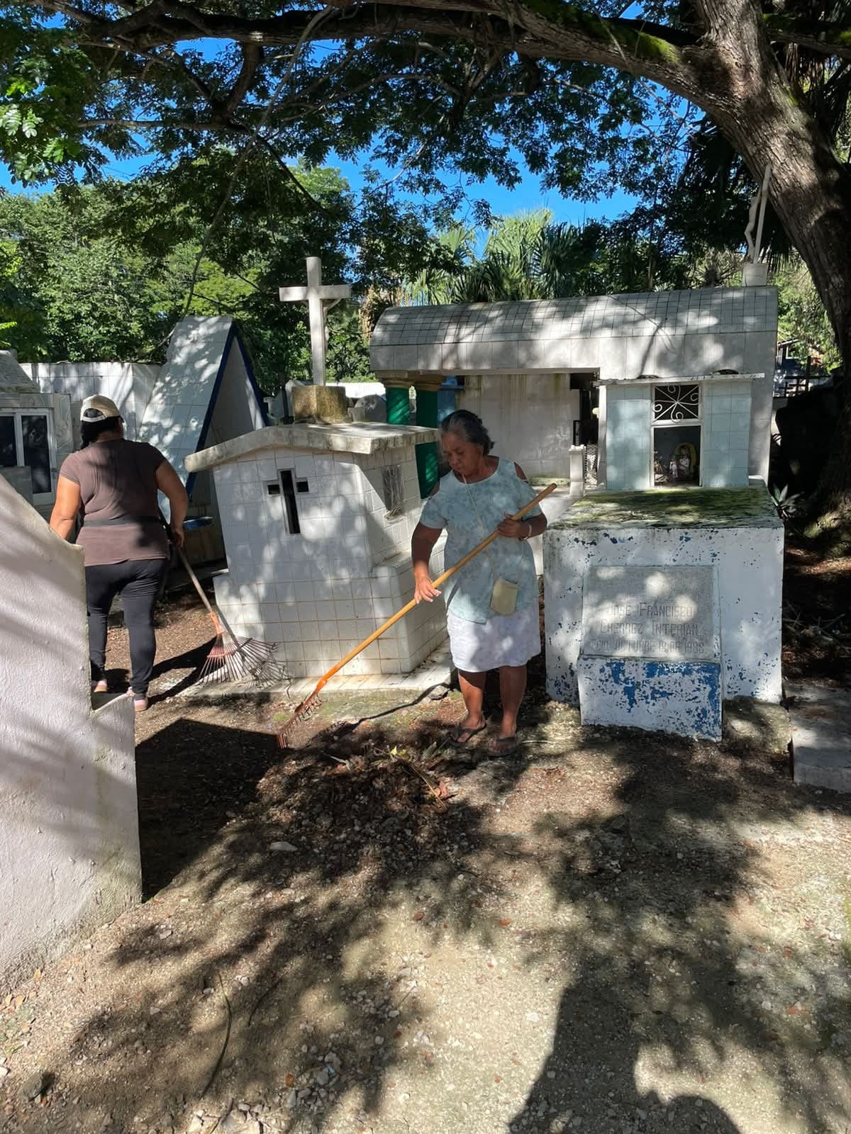 IMG-20251030-WA0126 EL PANTEÓN DE JOSÉ MARÍA MORELOS ESTÁ LISTO PARA RECIBIR A QUIÉNES VISITAN A SUS SERES QUERIDOS DURANTE EL DÍA DE MUERTOS