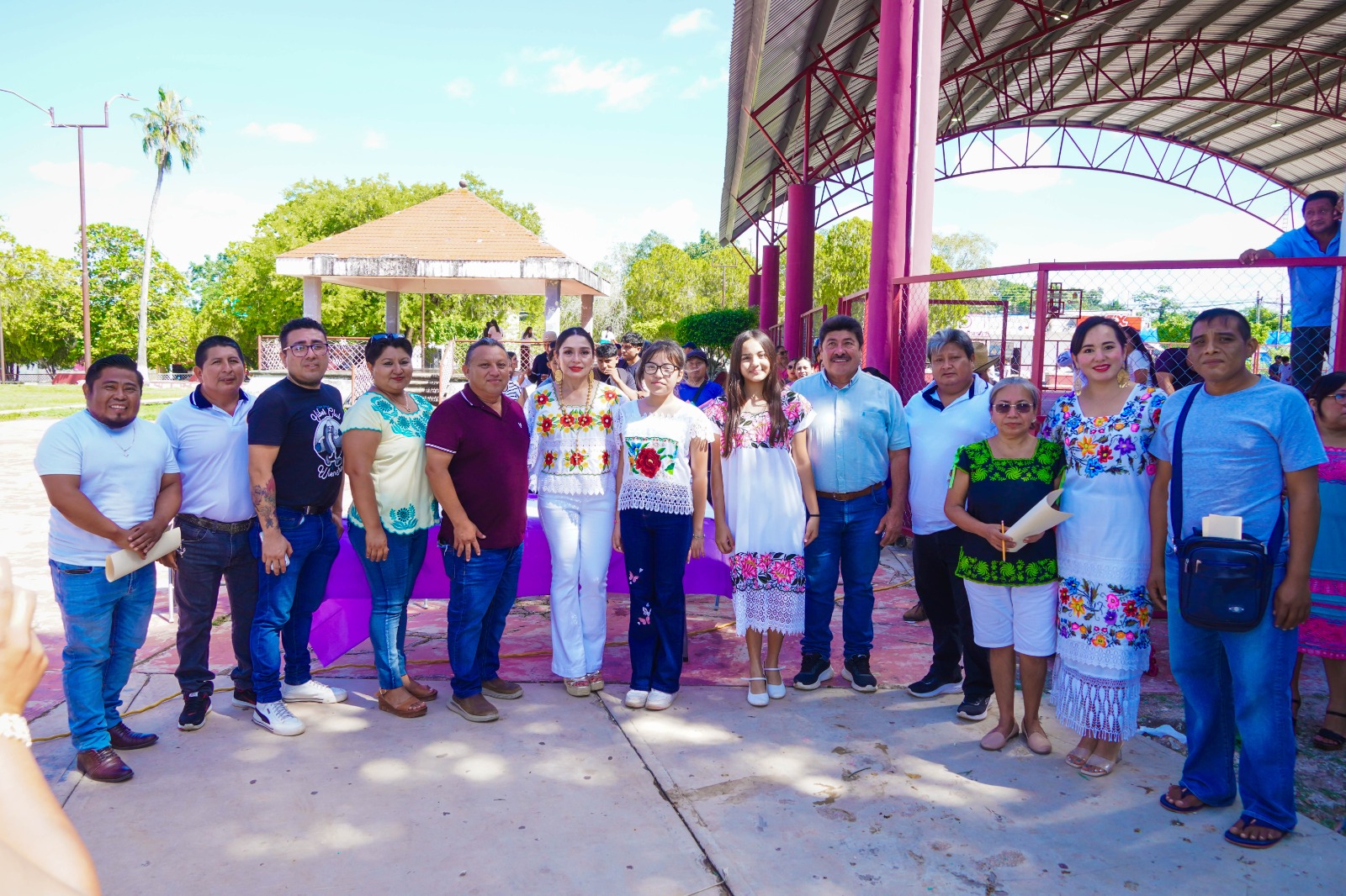 IMG-20251030-WA0143 EL PRESIDENTE ERIK BORGES YAM ENCABEZA EL GRAN CONCURSO DE ALTARES “JANAL PIXÁN” 2025 EN DZIUCHÉ FORTALECIENDO LAS TRADICIONES Y COSTUMBRES