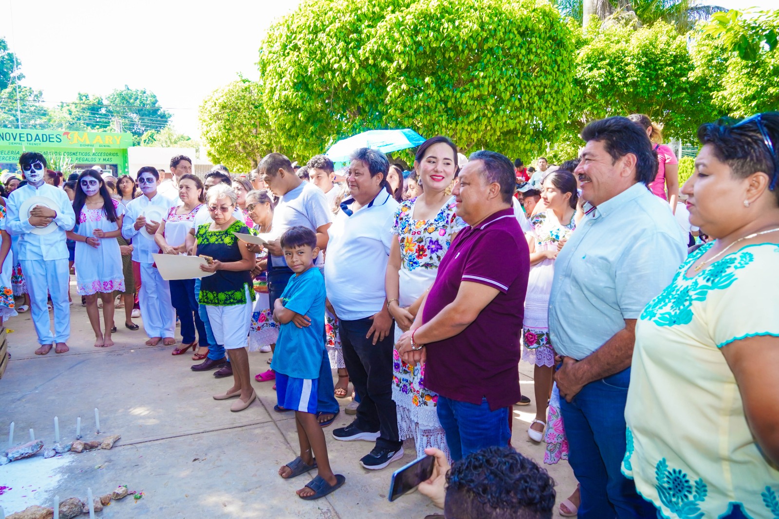 IMG-20251030-WA0147 EL PRESIDENTE ERIK BORGES YAM ENCABEZA EL GRAN CONCURSO DE ALTARES “JANAL PIXÁN” 2025 EN DZIUCHÉ FORTALECIENDO LAS TRADICIONES Y COSTUMBRES