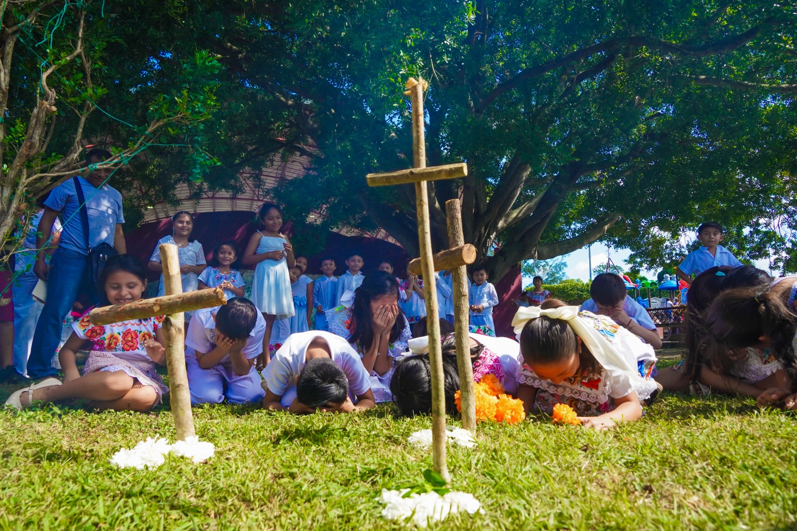 IMG-20251030-WA0149 EL PRESIDENTE ERIK BORGES YAM ENCABEZA EL GRAN CONCURSO DE ALTARES “JANAL PIXÁN” 2025 EN DZIUCHÉ FORTALECIENDO LAS TRADICIONES Y COSTUMBRES