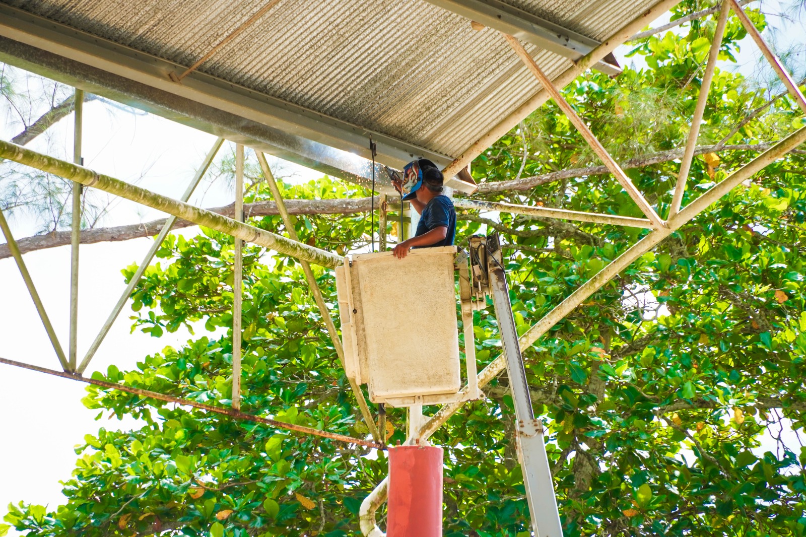 IMG-20251031-WA0005 ERIK BORGES YAM IMPULSA LA REHABILITACIÓN Y EL RESCATE DE ESPACIOS PÚBLICOS EN LA COMUNIDAD DE OTHÓN P. BLANCO