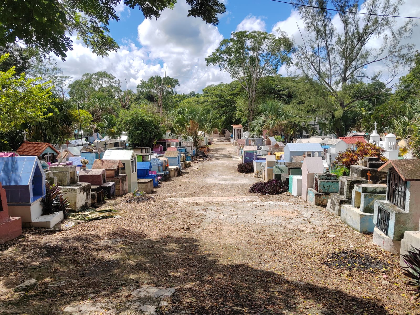 Imagen-de-WhatsApp-2025-10-21-a-las-11.13.45_24490f45 JOSÉ MARÍA MORELOS SE PREPARA PARA RECIBIR A VISITANTES EN EL CEMENTERIO DURANTE EL DÍA DE MUERTOS