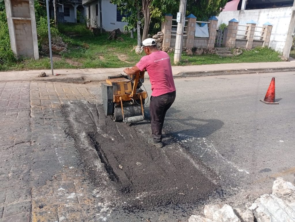 Imagen-de-WhatsApp-2025-10-21-a-las-11.13.59_b0936ba1-1024x771 EL GOBIERNO DE ERIK BORGES YAM CONTINUA DE CERCA CON EL PUEBLO ATENDIENDO AL 100% DE LAS SOLICITUDES CIUDADANAS