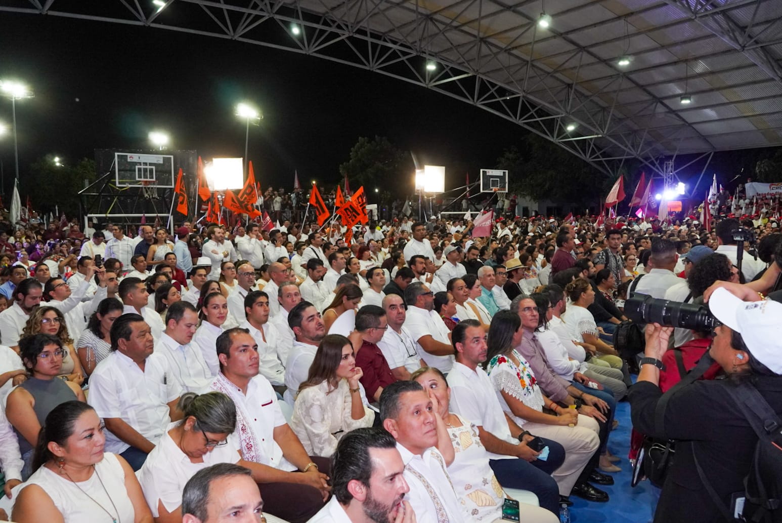 Imagen-de-WhatsApp-2025-10-24-a-las-09.43.09_6ba87315 ERIK BORGES YAM ACOMPAÑÓ AL SENADOR GINO SEGURA A RENDIR AL PUEBLO SU PRIMER INFORME DE RESULTADOS LEGISLATIVOS