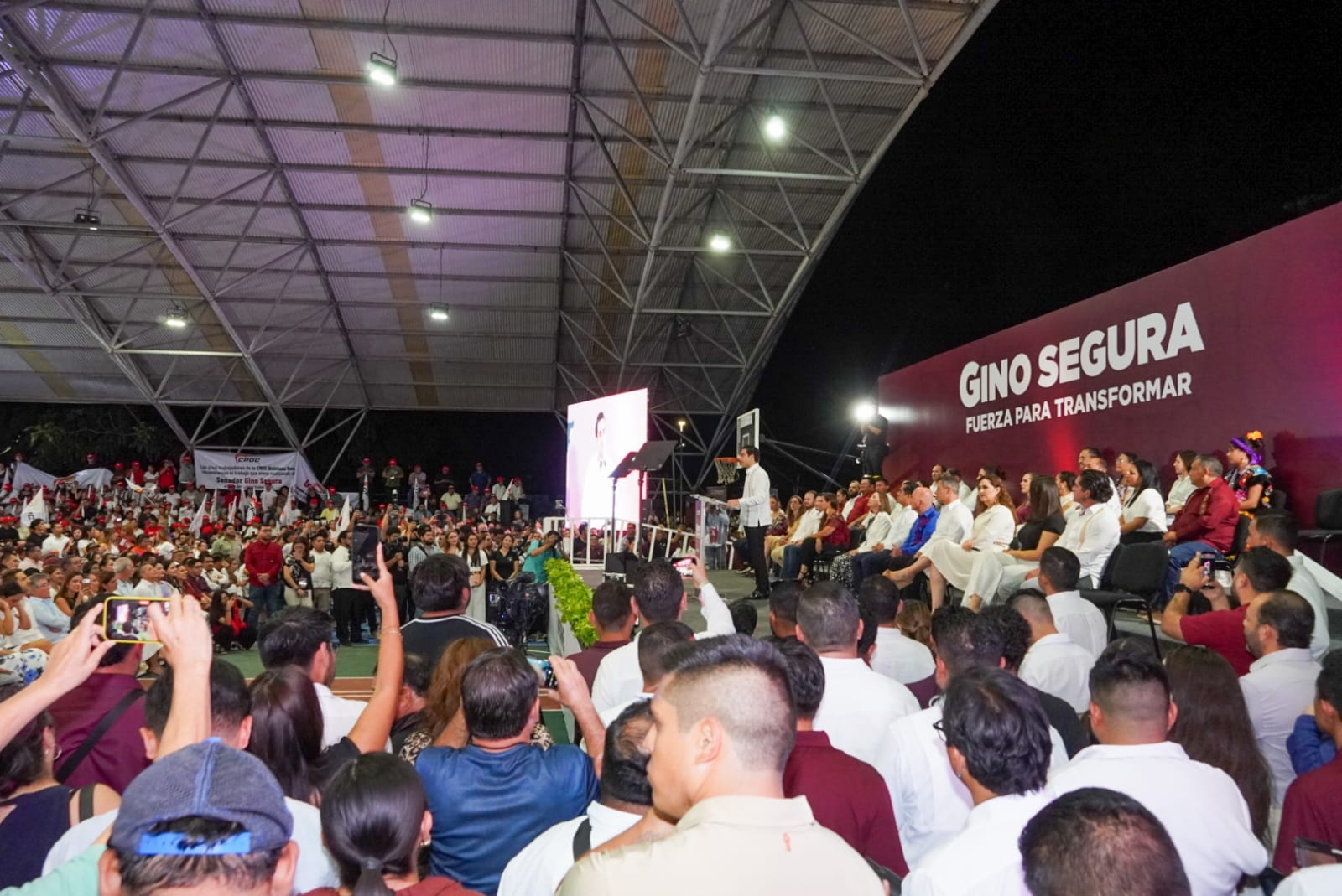 Imagen-de-WhatsApp-2025-10-24-a-las-09.43.09_cee6c09d ERIK BORGES YAM ACOMPAÑÓ AL SENADOR GINO SEGURA A RENDIR AL PUEBLO SU PRIMER INFORME DE RESULTADOS LEGISLATIVOS