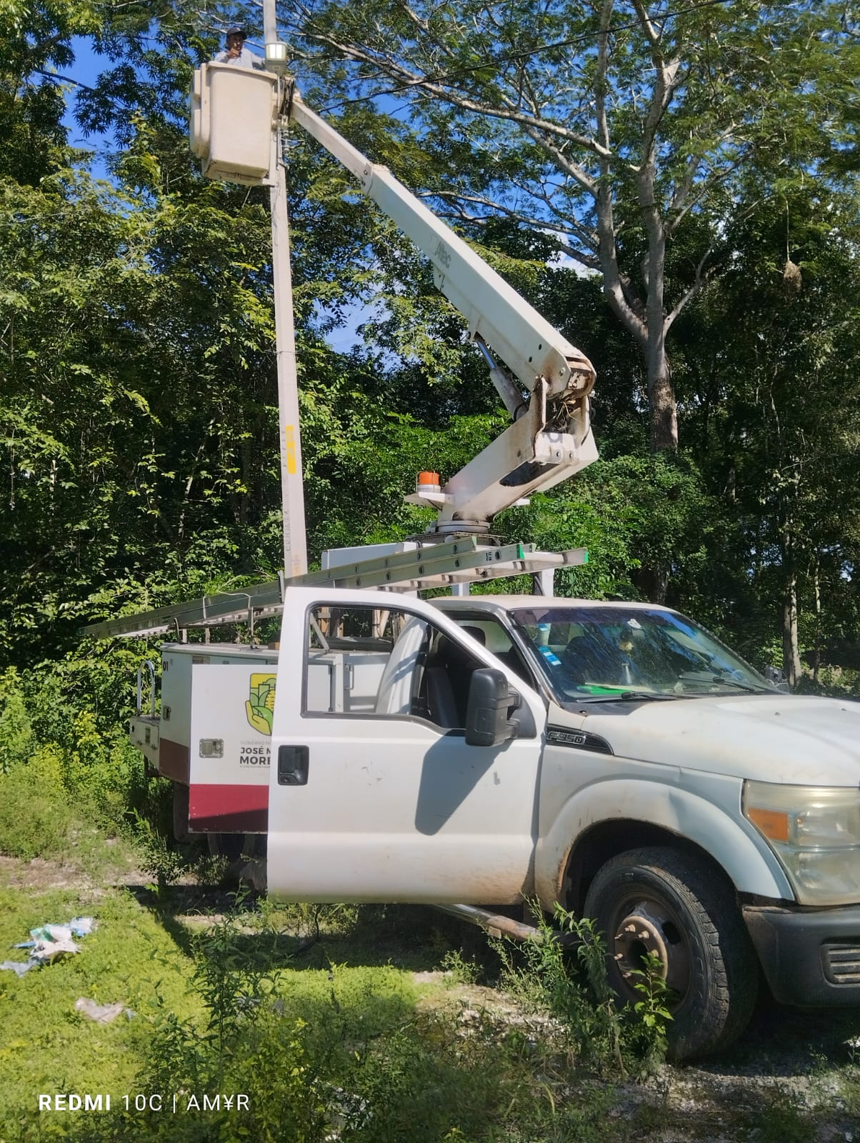 IMG-20251030-WA0080 ERIK BORGES YAM IMPULSA ACCIONES DE LIMPIEZA Y MEJORAMIENTO URBANO EN JOSÉ MARÍA MORELOS