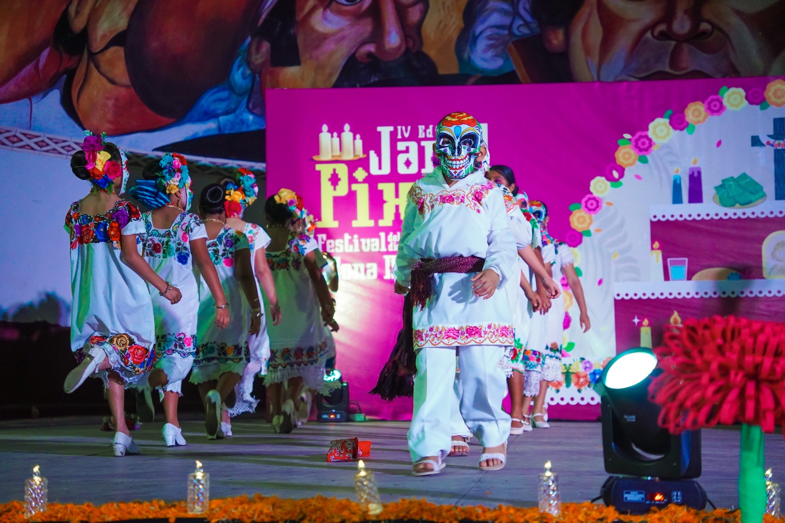 IMG-20251101-WA0012 ERIK BORGES YAM ENCABEZA CON ORGULLO EL INICIO DEL GRAN FESTIVAL DE DÍA DE MUERTOS “JANAL PIXÁN” 2025 DESDE LA PUERTA DE LA ZONA MAYA, JOSÉ MARÍA MORELOS
