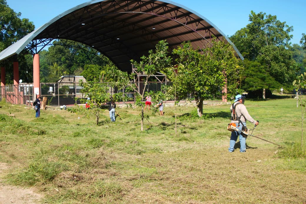IMG-20251101-WA0030 LA COMUNIDAD DE SAN ANTONIO TUK FUE TRANSFORMADA DESPUÉS DE UNA GRAN JORNADA DE TRABAJO ENCABEZADA POR EL ALCALDE ERIK BORGES YAM
