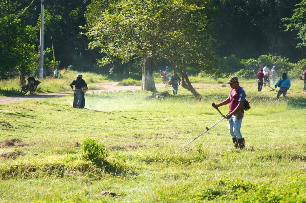 IMG-20251101-WA0031 LA COMUNIDAD DE SAN ANTONIO TUK FUE TRANSFORMADA DESPUÉS DE UNA GRAN JORNADA DE TRABAJO ENCABEZADA POR EL ALCALDE ERIK BORGES YAM