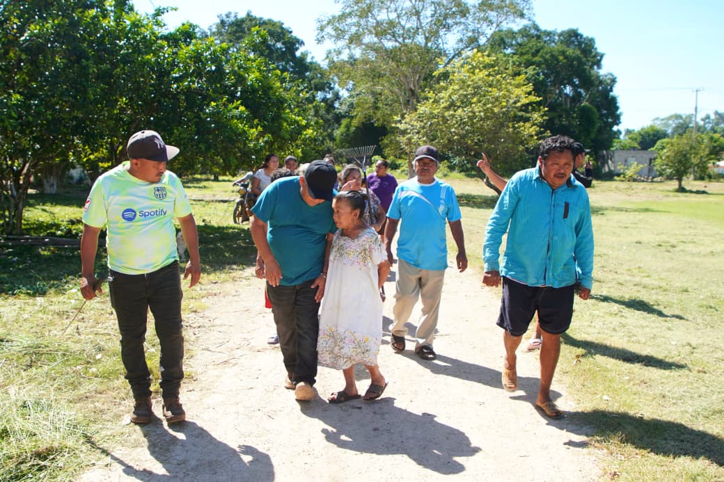 IMG-20251101-WA0032 LA COMUNIDAD DE SAN ANTONIO TUK FUE TRANSFORMADA DESPUÉS DE UNA GRAN JORNADA DE TRABAJO ENCABEZADA POR EL ALCALDE ERIK BORGES YAM