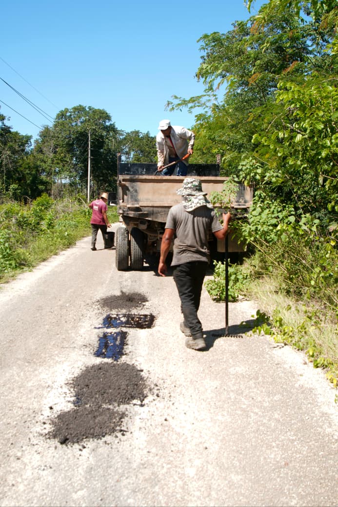 IMG-20251101-WA0033 LA COMUNIDAD DE SAN ANTONIO TUK FUE TRANSFORMADA DESPUÉS DE UNA GRAN JORNADA DE TRABAJO ENCABEZADA POR EL ALCALDE ERIK BORGES YAM