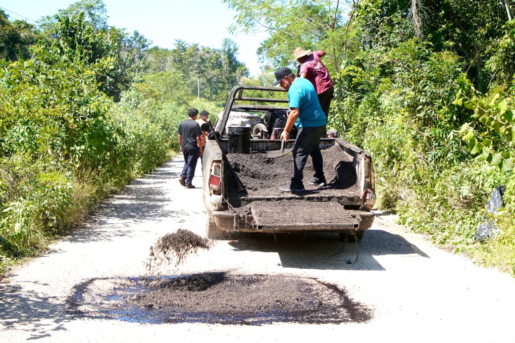 IMG-20251101-WA0034 LA COMUNIDAD DE SAN ANTONIO TUK FUE TRANSFORMADA DESPUÉS DE UNA GRAN JORNADA DE TRABAJO ENCABEZADA POR EL ALCALDE ERIK BORGES YAM