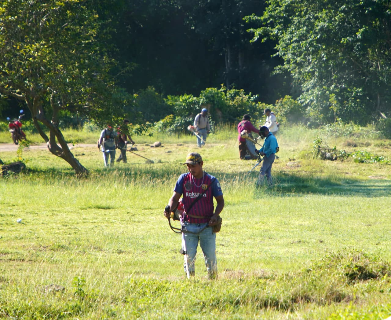 IMG-20251101-WA0036 LA COMUNIDAD DE SAN ANTONIO TUK FUE TRANSFORMADA DESPUÉS DE UNA GRAN JORNADA DE TRABAJO ENCABEZADA POR EL ALCALDE ERIK BORGES YAM