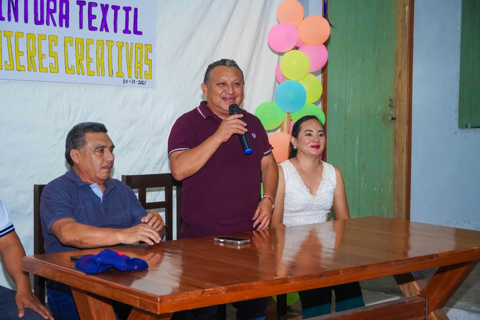 IMG-20251102-WA0001 ERIK BORGES YAM IMPULSA LA ECONOMÍA DE LAS JEFAS DE FAMILIA EN DZIUCHÉ CON EL PROGRAMA "MUJERES CREATIVAS"