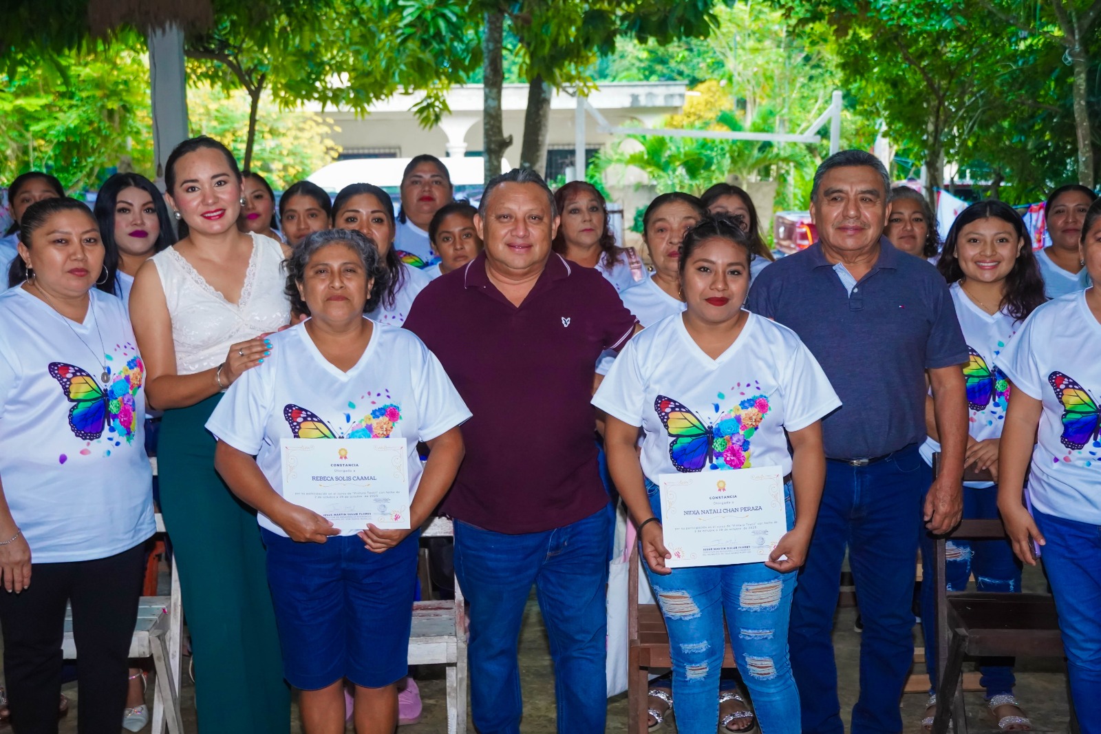 IMG-20251102-WA0004 ERIK BORGES YAM IMPULSA LA ECONOMÍA DE LAS JEFAS DE FAMILIA EN DZIUCHÉ CON EL PROGRAMA "MUJERES CREATIVAS"