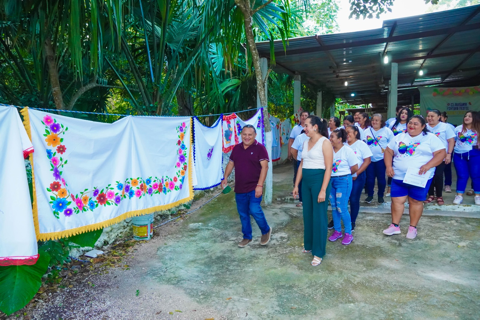 IMG-20251102-WA0006 ERIK BORGES YAM IMPULSA LA ECONOMÍA DE LAS JEFAS DE FAMILIA EN DZIUCHÉ CON EL PROGRAMA "MUJERES CREATIVAS"