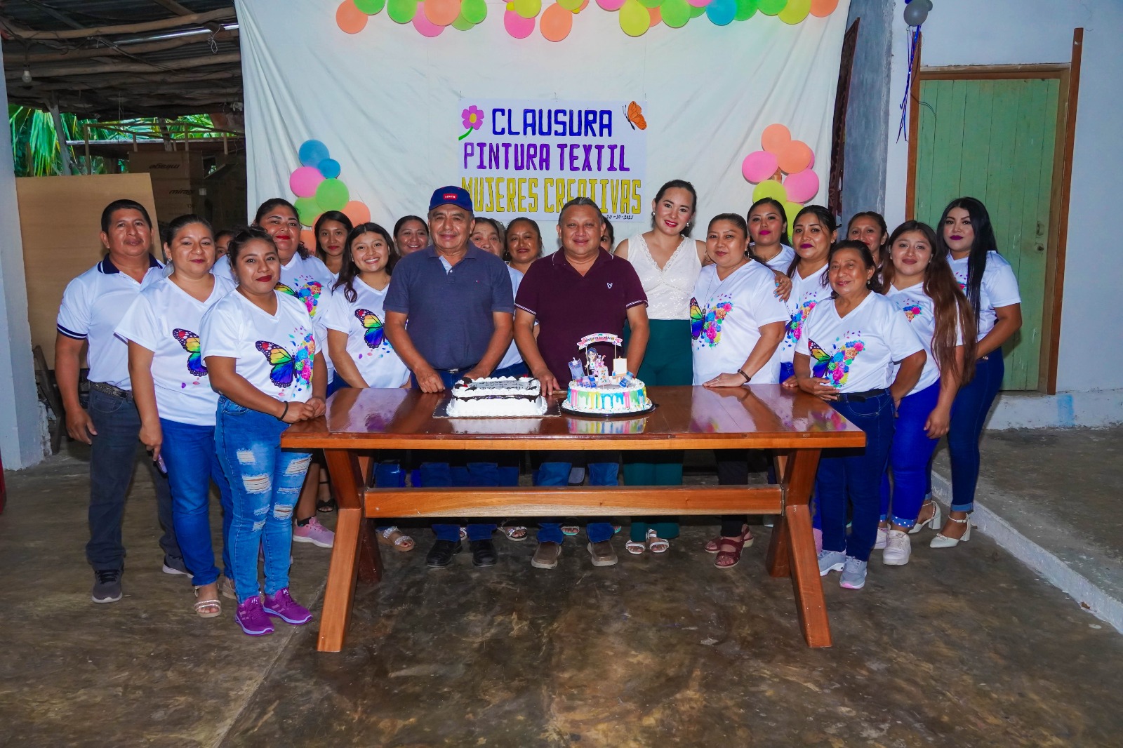 IMG-20251102-WA0007 ERIK BORGES YAM IMPULSA LA ECONOMÍA DE LAS JEFAS DE FAMILIA EN DZIUCHÉ CON EL PROGRAMA "MUJERES CREATIVAS"