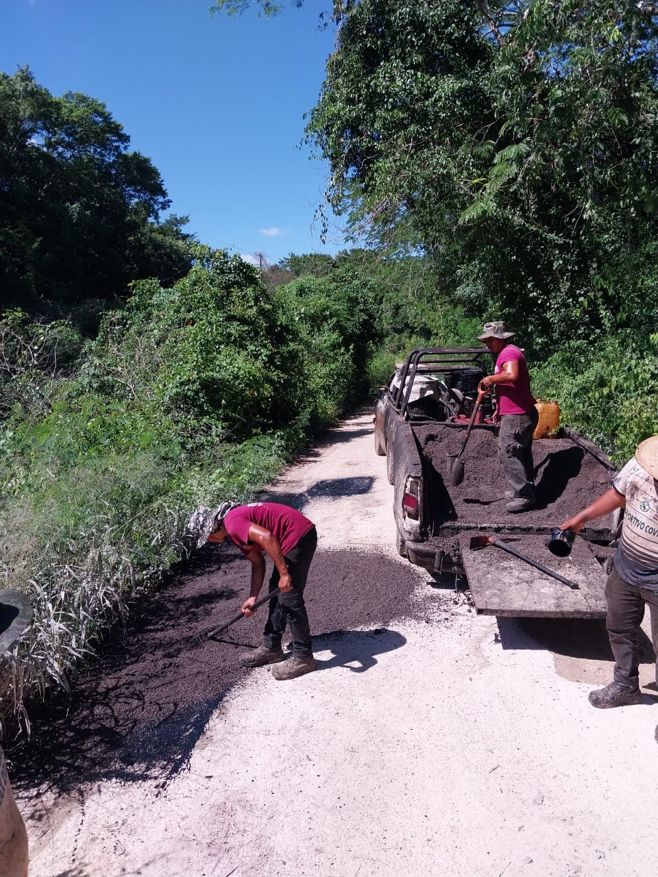 IMG-20251105-WA0002 ERIK BORGES YAM IMPULSA ACCIONES DE LIMPIEZA Y MEJORAMIENTO URBANO EN JOSÉ MARÍA MORELOS