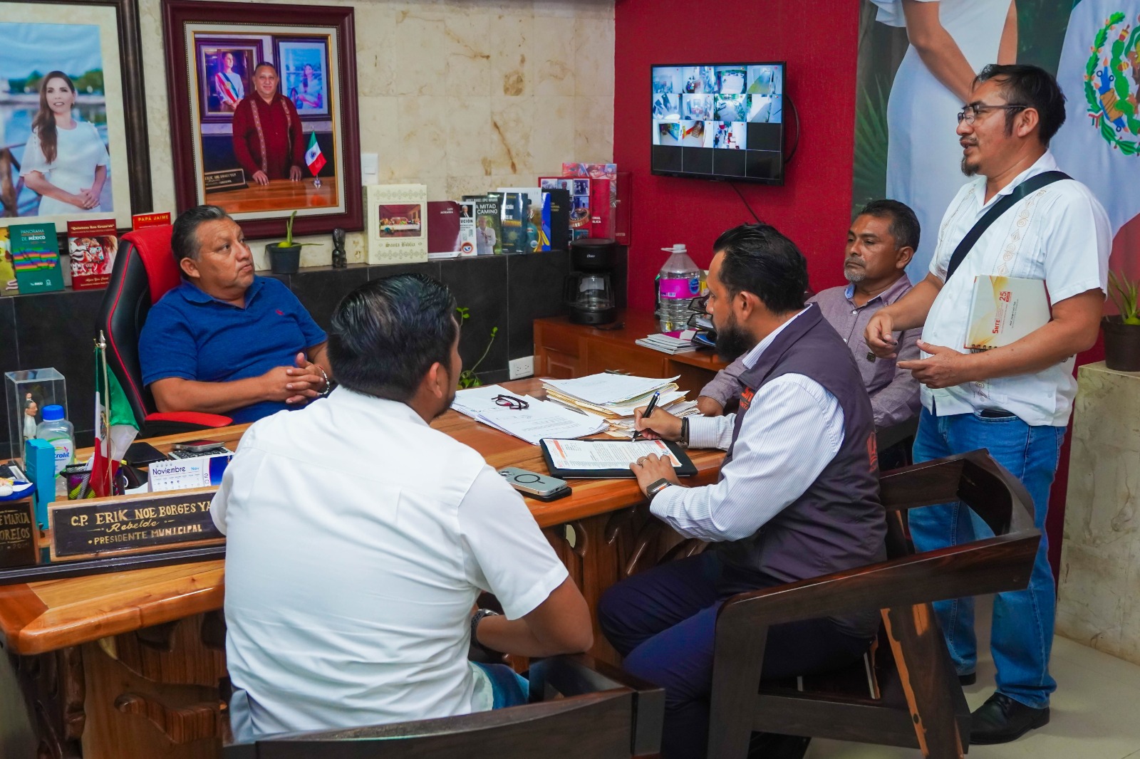 IMG-20251106-WA0095 ERIK BORGES YAM REFUERZA SU COMPROMISO CON LA EDUCACIÓN Y LA ECONOMÍA LOCAL EN JOSÉ MARÍA MORELOS