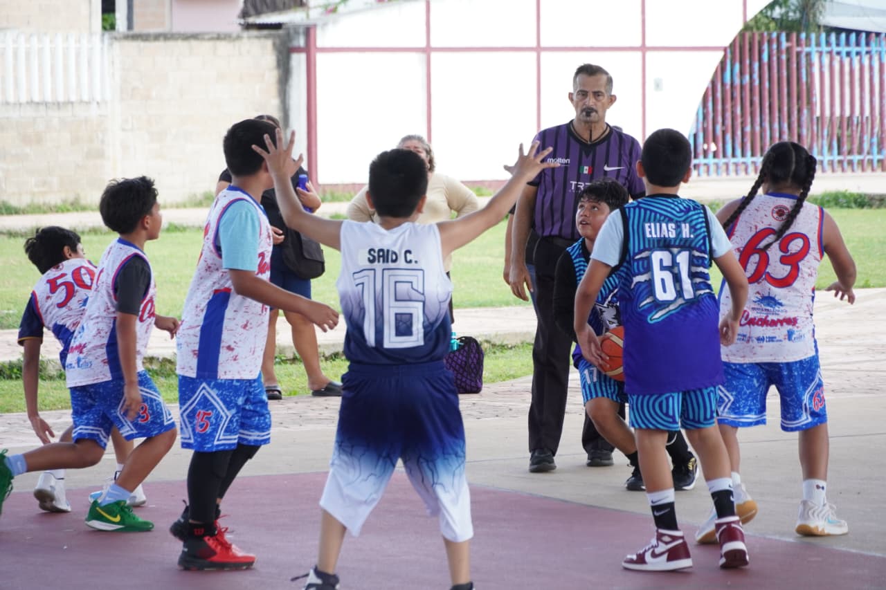 IMG-20251115-WA0015 EL PRESIDENTE ERIK BORGES YAM INAUGURA LIGA DE BASQUETBOL PARA IMPULSAR EL SANO DESARROLLO DE LAS FUTURAS GENERACIONES