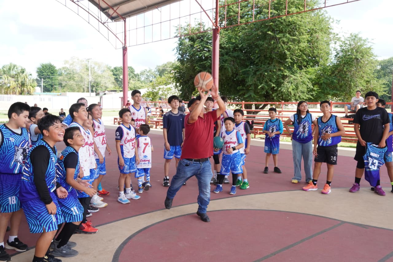 IMG-20251115-WA0016 EL PRESIDENTE ERIK BORGES YAM INAUGURA LIGA DE BASQUETBOL PARA IMPULSAR EL SANO DESARROLLO DE LAS FUTURAS GENERACIONES