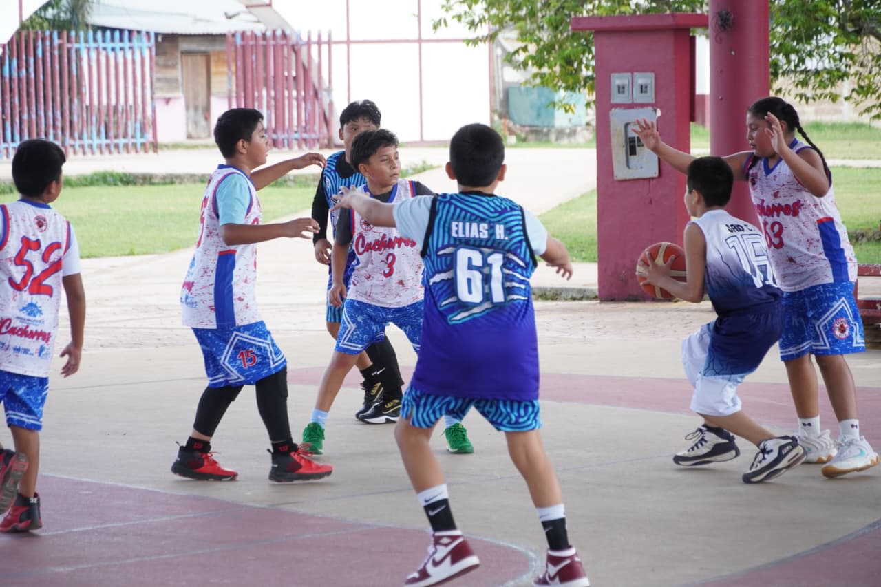 IMG-20251115-WA0018 EL PRESIDENTE ERIK BORGES YAM INAUGURA LIGA DE BASQUETBOL PARA IMPULSAR EL SANO DESARROLLO DE LAS FUTURAS GENERACIONES