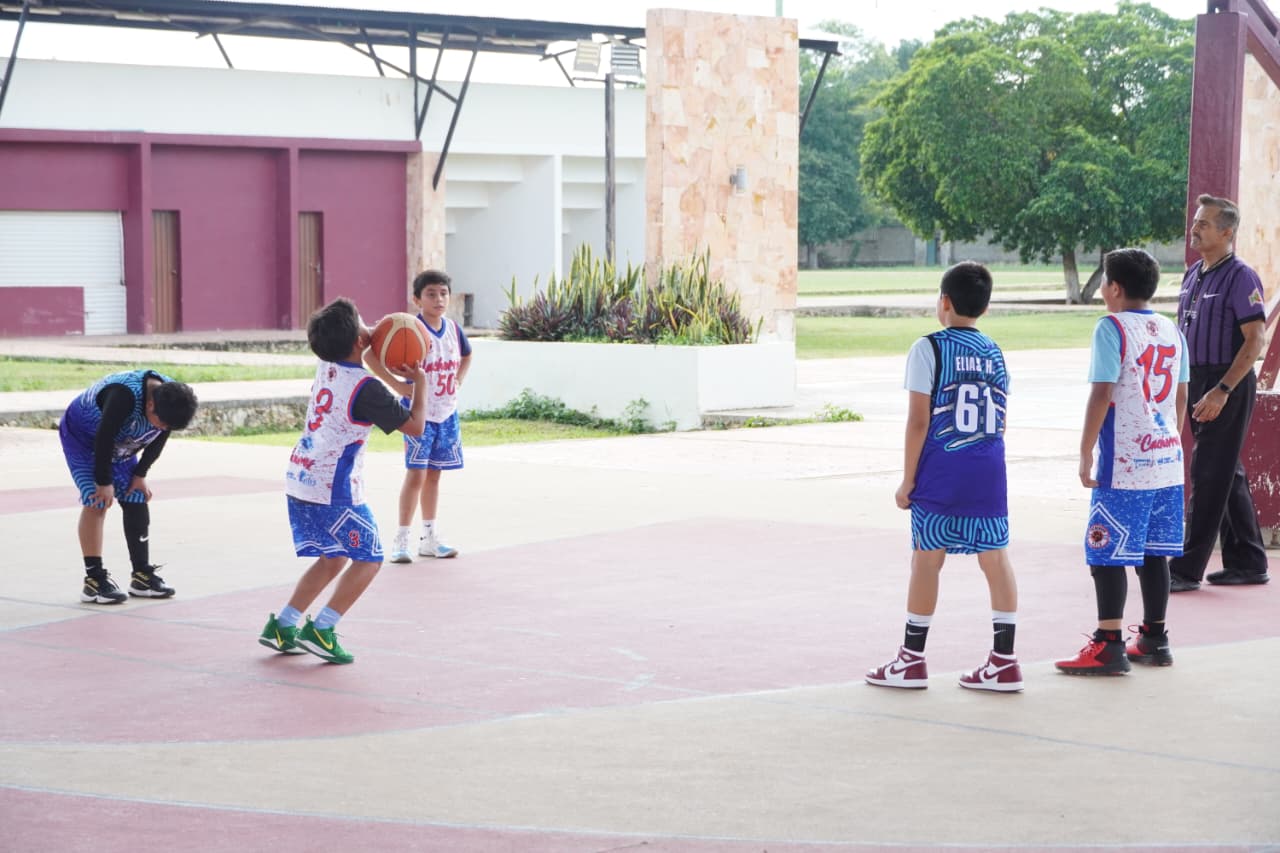 IMG-20251115-WA0020 EL PRESIDENTE ERIK BORGES YAM INAUGURA LIGA DE BASQUETBOL PARA IMPULSAR EL SANO DESARROLLO DE LAS FUTURAS GENERACIONES
