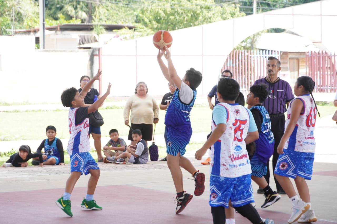 IMG-20251115-WA0021 EL PRESIDENTE ERIK BORGES YAM INAUGURA LIGA DE BASQUETBOL PARA IMPULSAR EL SANO DESARROLLO DE LAS FUTURAS GENERACIONES
