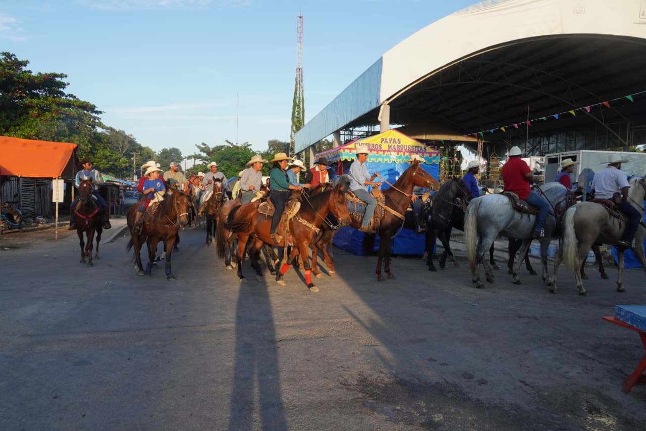 IMG-20251116-WA0009 EL PRESIDENTE MUNICIPAL ERIK BORGES YAM IMPULSA LAS TRADICIONES: ENCABEZÓ LA GRAN CABALGATA DE LA FIESTA DE SANTA GERTRUDIS