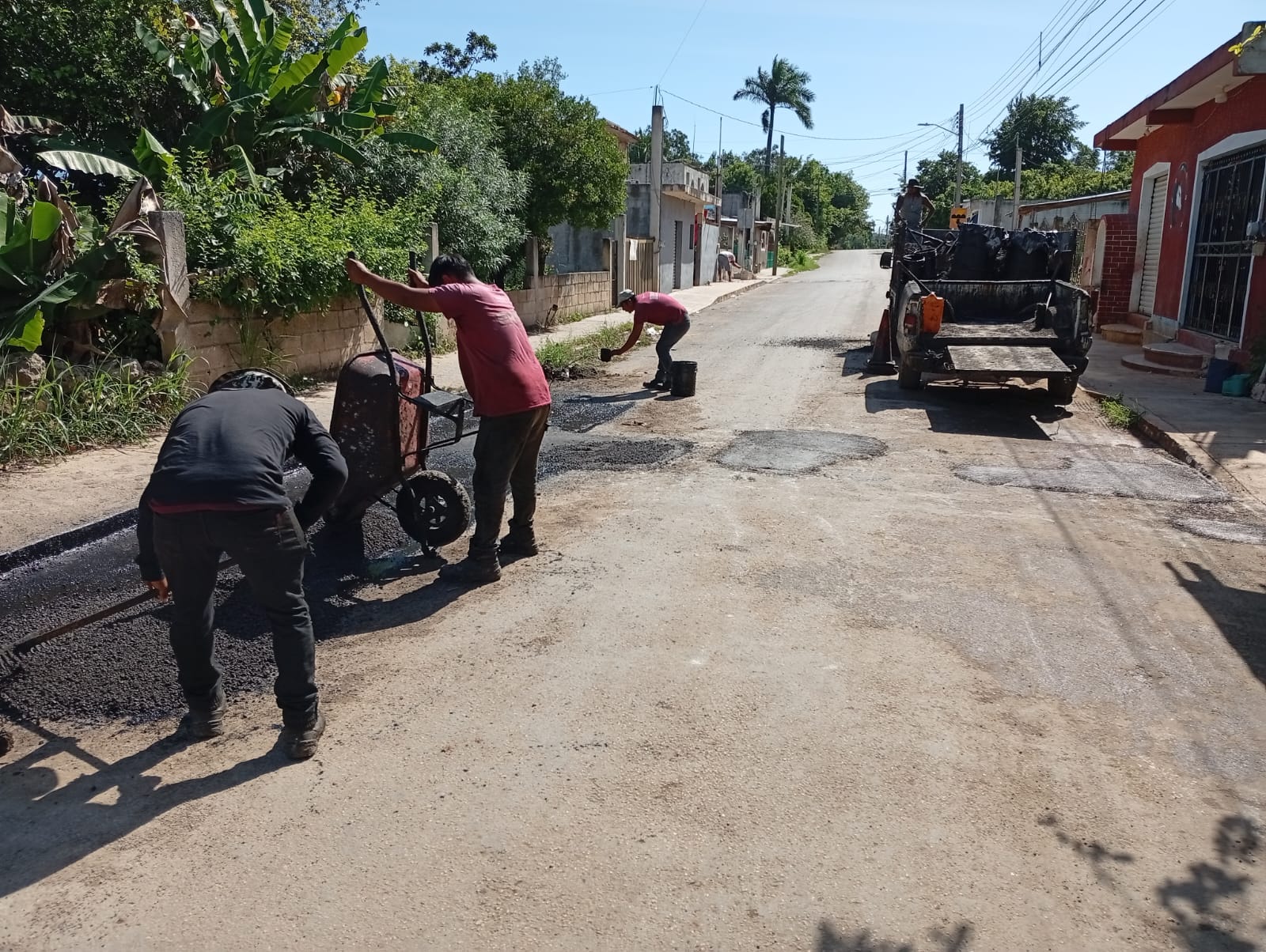 IMG-20251117-WA0008 LAS BRIGADAS DE BACHEO CONTINÚAN ATENDIENDO MÁS VÍAS EN LA CABECERA MUNICIPAL DE JOSÉ MARÍA MORELOS