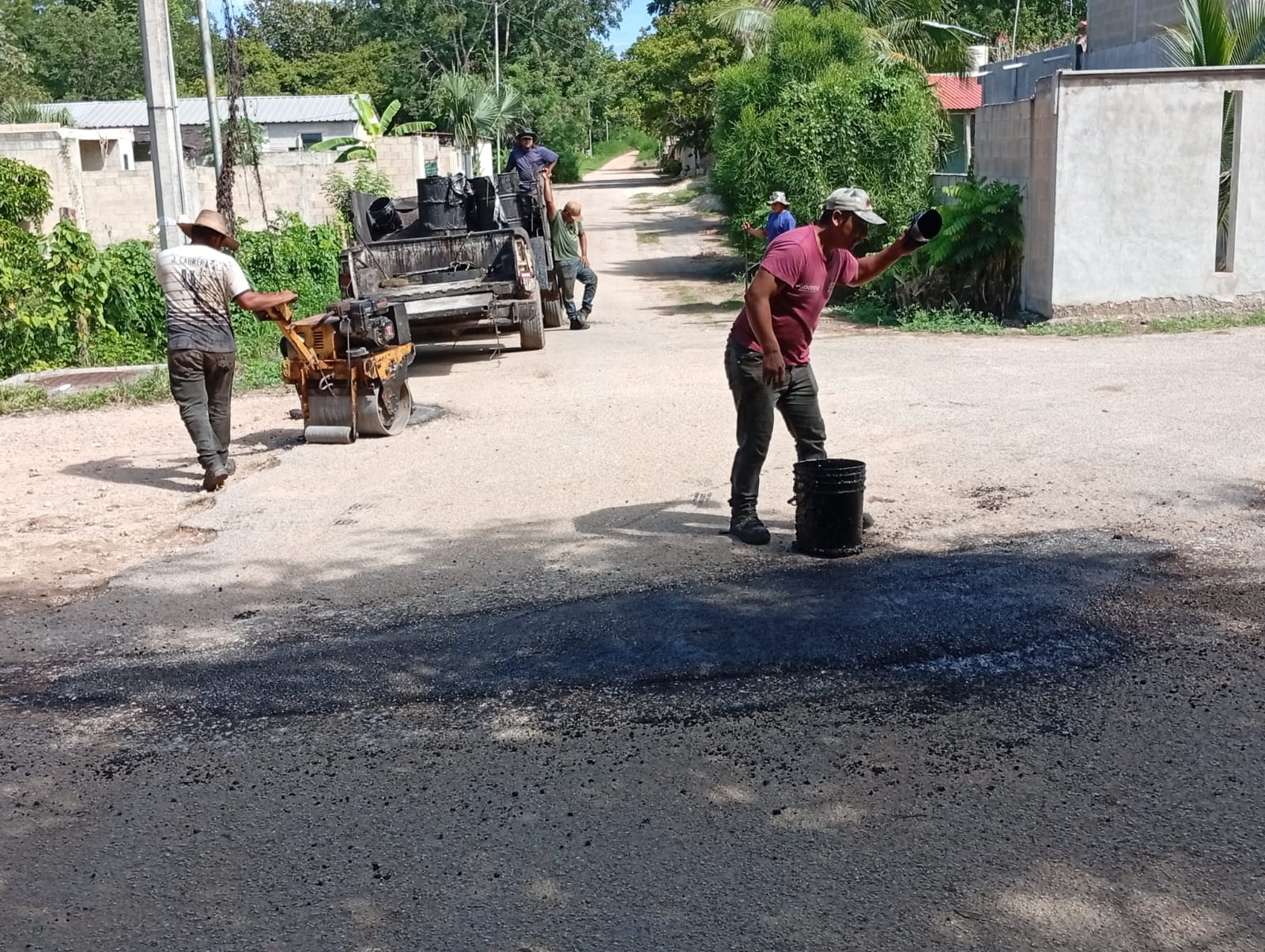 IMG-20251117-WA0010 LAS BRIGADAS DE BACHEO CONTINÚAN ATENDIENDO MÁS VÍAS EN LA CABECERA MUNICIPAL DE JOSÉ MARÍA MORELOS