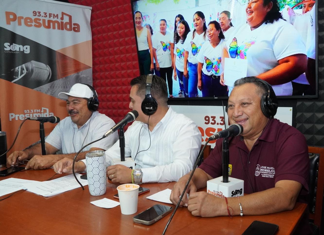 IMG-20251118-WA0030 EN EL "DÍA DEL PUEBLO" EL PRESIDENTE DE JOSÉ MARÍA MORELOS ERIK BORGES YAM ATENDIÓ LAS SOLICITUDES DEL PUEBLO PARA TRANSFORMAR LAS CONDICIONES DE VIDA DE MÁS FAMILIAS