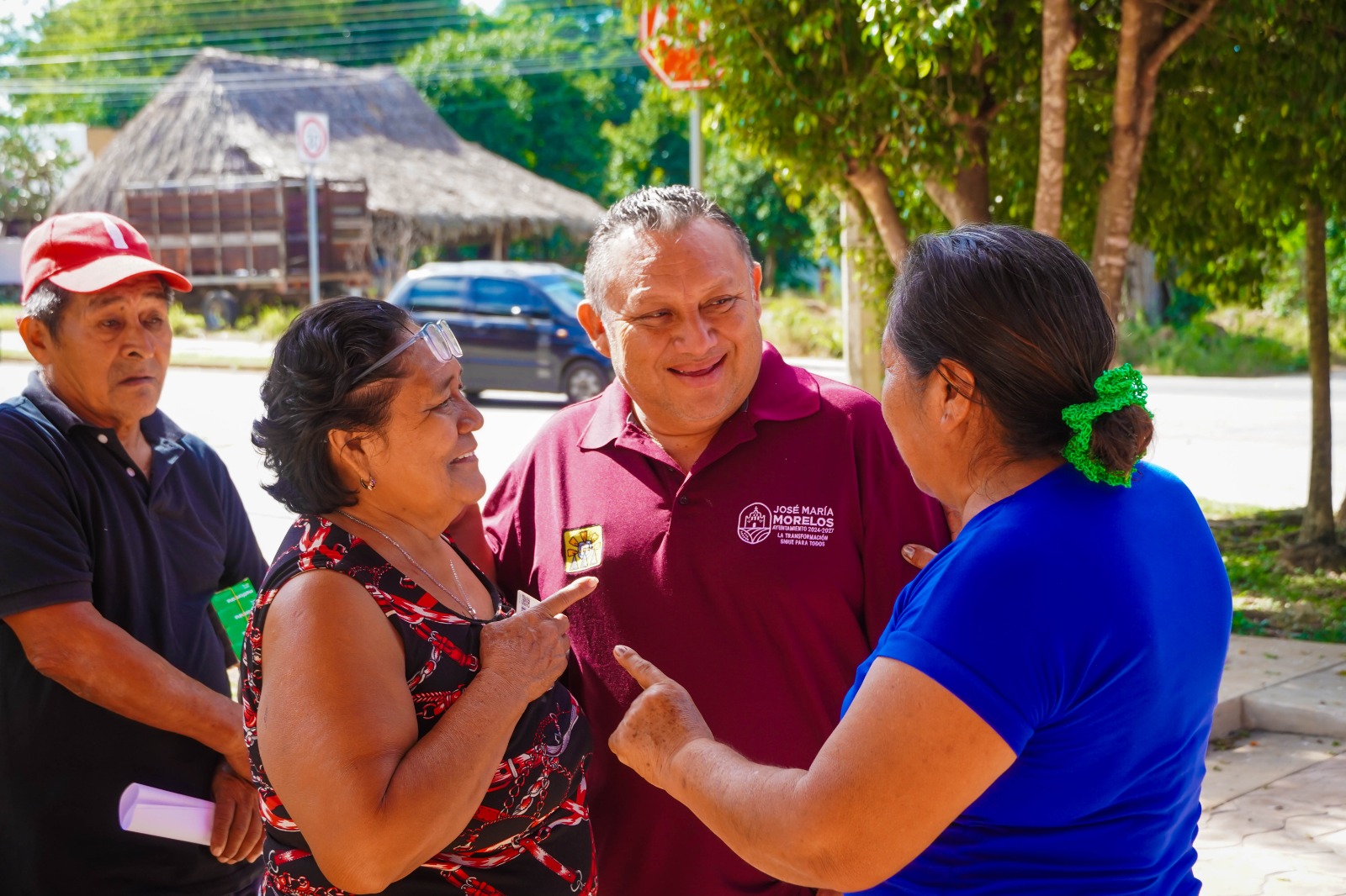 IMG-20251118-WA0033 EN EL "DÍA DEL PUEBLO" EL PRESIDENTE DE JOSÉ MARÍA MORELOS ERIK BORGES YAM ATENDIÓ LAS SOLICITUDES DEL PUEBLO PARA TRANSFORMAR LAS CONDICIONES DE VIDA DE MÁS FAMILIAS
