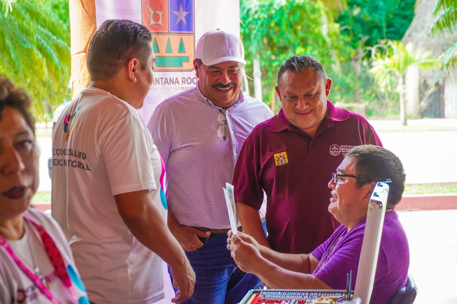 IMG-20251119-WA0024 LA ATENCIÓN SOCIAL QUE TRANSFORMA VIDAS: ERIK BORGES YAM IMPULSA APOYOS VISUALES PARA ADULTOS MAYORES EN JOSÉ MARÍA MORELOS