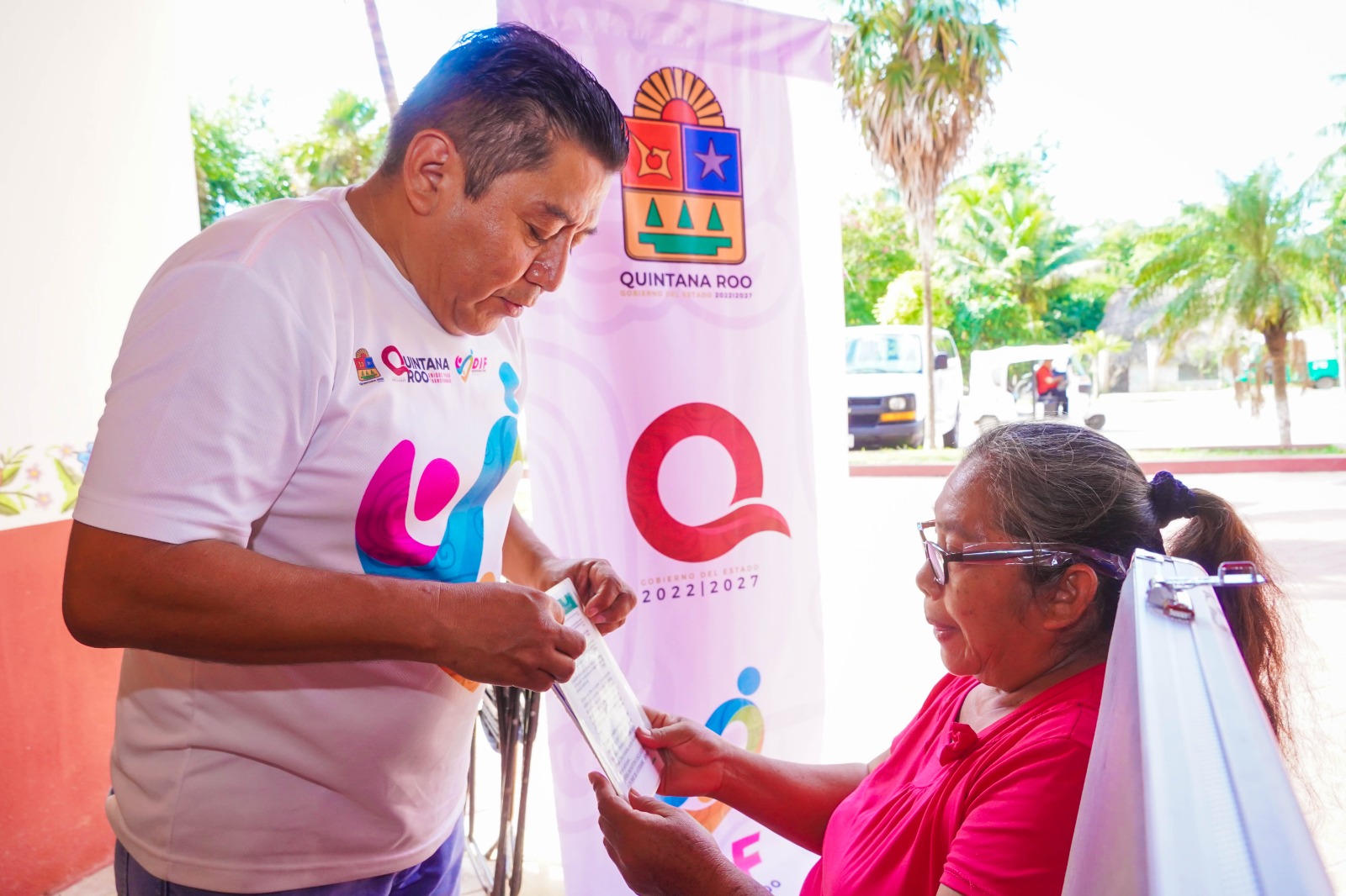 IMG-20251119-WA0026 LA ATENCIÓN SOCIAL QUE TRANSFORMA VIDAS: ERIK BORGES YAM IMPULSA APOYOS VISUALES PARA ADULTOS MAYORES EN JOSÉ MARÍA MORELOS