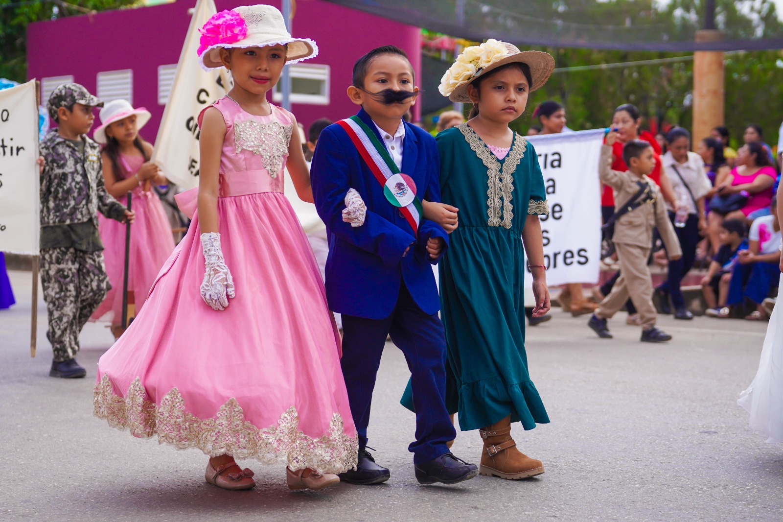 IMG-20251120-WA0018 ERIK BORGES YAM ENCABEZA EL DESFILE CONMEMORATIVO POR EL 115 ANIVERSARIO DE LA REVOLUCIÓN MEXICANA EN JOSÉ MARÍA MORELOS