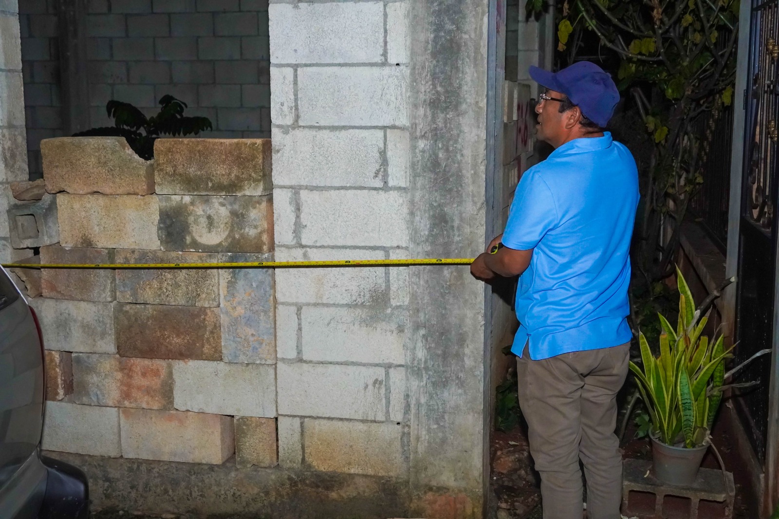 IMG-20251127-WA0009 EL PRESIDENTE MUNICIPAL ERIK BORGES YAM TRANSFORMA Y DIGNIFICA LA VIDA DE MÁS FAMILIAS CON LA CONSTRUCCIÓN DE BAÑOS Y TECHOS