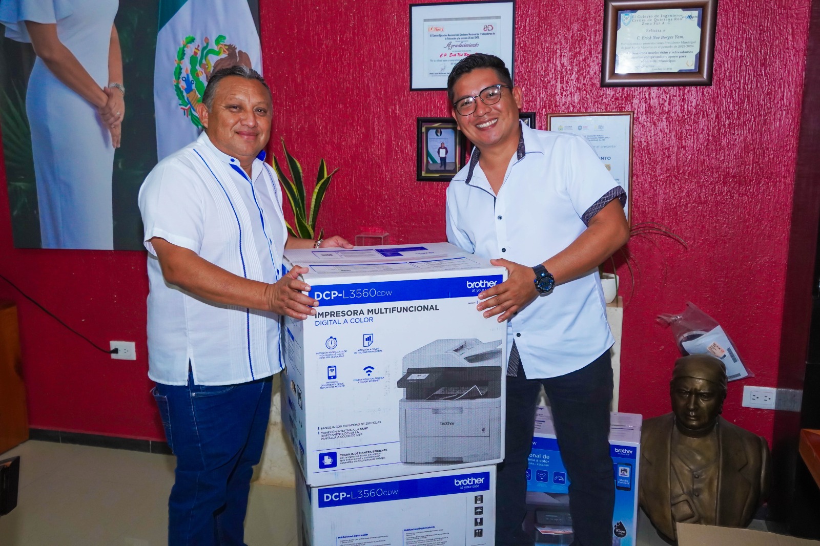 IMG-20251127-WA0054 ERIK BORGES YAM FORTALECE LA ATENCIÓN AL PUEBLO CON LA DOTACIÓN DE HERRAMIENTAS Y MATERIALES EN DISTINTAS ÁREAS DEL AYUNTAMIENTO