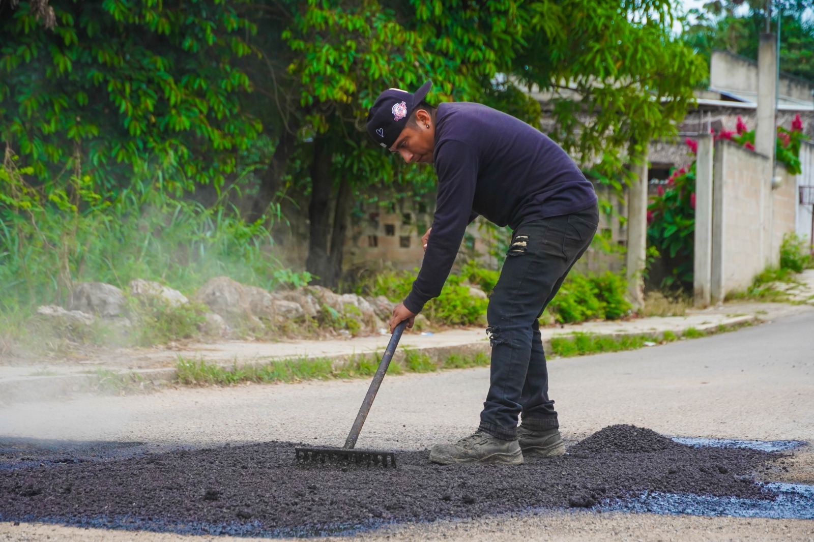 Imagen-de-WhatsApp-2025-11-17-a-las-09.34.04_81ea78a9 LAS BRIGADAS DE BACHEO CONTINÚAN ATENDIENDO MÁS VÍAS EN LA CABECERA MUNICIPAL DE JOSÉ MARÍA MORELOS