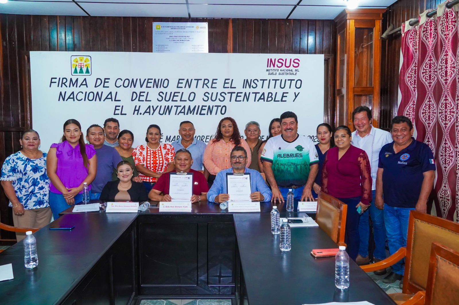 IMG-20251127-WA0059 ERIK BORGES YAM Y EL INSUS FIRMAN CONVENIO HISTÓRICO PARA REGULARIZAR CIENTOS DE PREDIOS Y PROTEGER EL PATRIMONIO FAMILIAR EN JMM