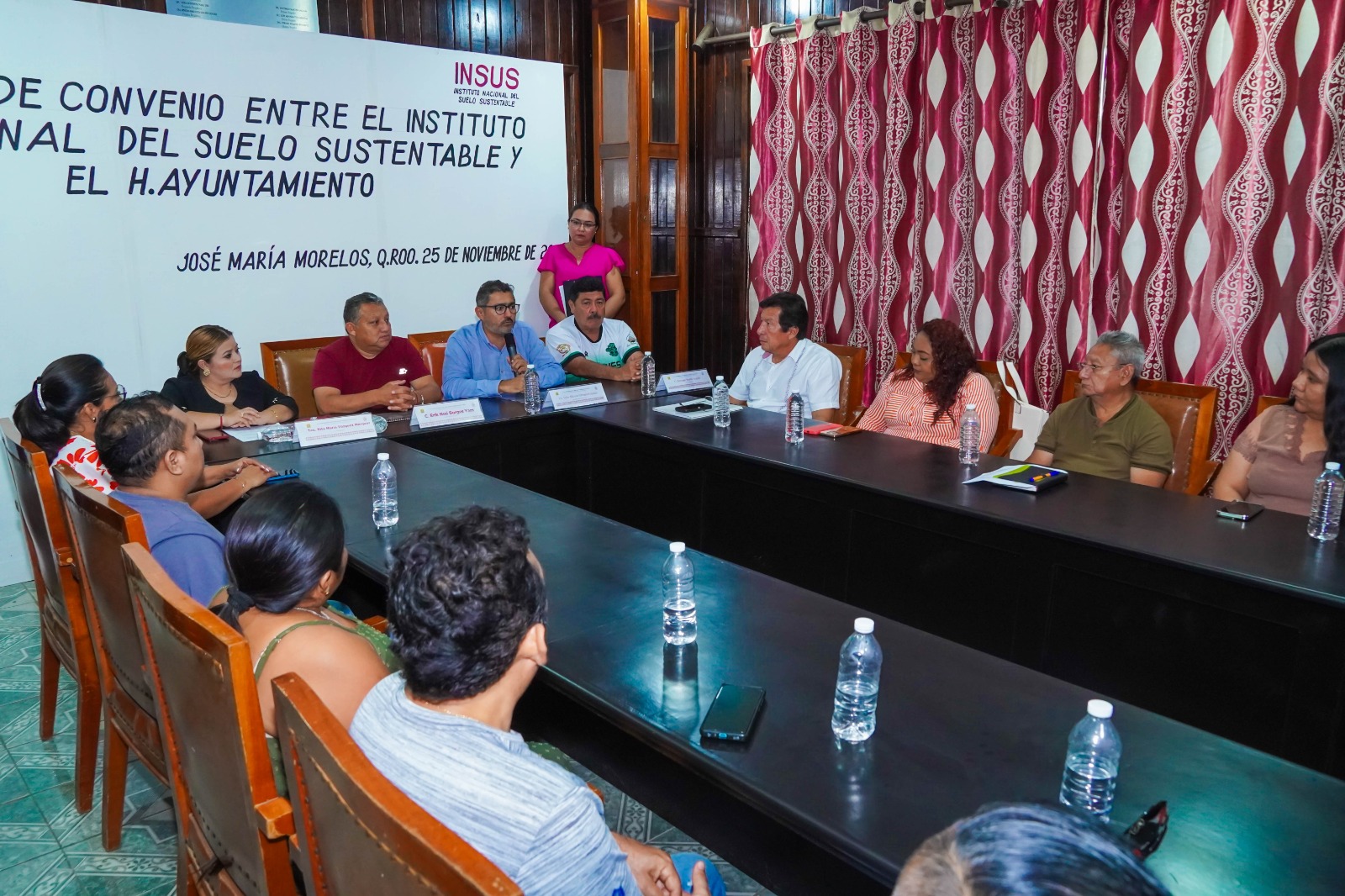 IMG-20251127-WA0061 ERIK BORGES YAM Y EL INSUS FIRMAN CONVENIO HISTÓRICO PARA REGULARIZAR CIENTOS DE PREDIOS Y PROTEGER EL PATRIMONIO FAMILIAR EN JMM